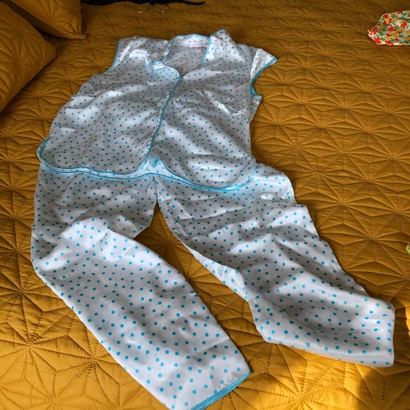Oscar de la Renta Sleepwear Other - Vintage Oscar de la Renta Pajama set.